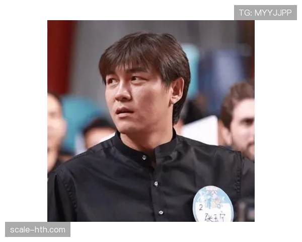 张玉宁赛场像拼命三郎,私下像个刷卡不眨眼的富二代,差距有点让人懵 张玉宁赛场像拼命三郎,私下像个刷卡不眨眼的富二代,差距有点让人懵